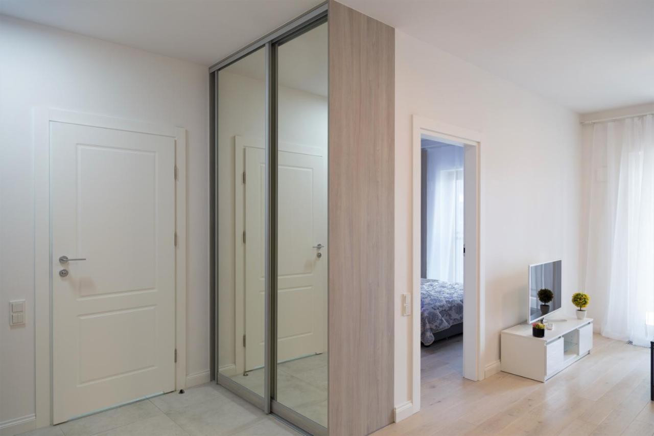 Exclusive 2Br! Apartment In Center +Netflix +Gym Варшава Экстерьер фото