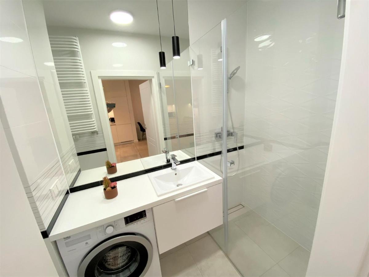 Exclusive 2Br! Apartment In Center +Netflix +Gym Варшава Экстерьер фото