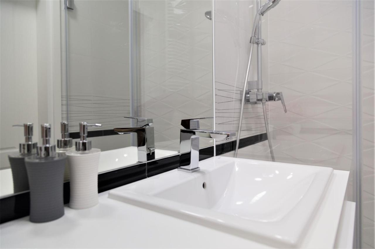 Exclusive 2Br! Apartment In Center +Netflix +Gym Варшава Экстерьер фото