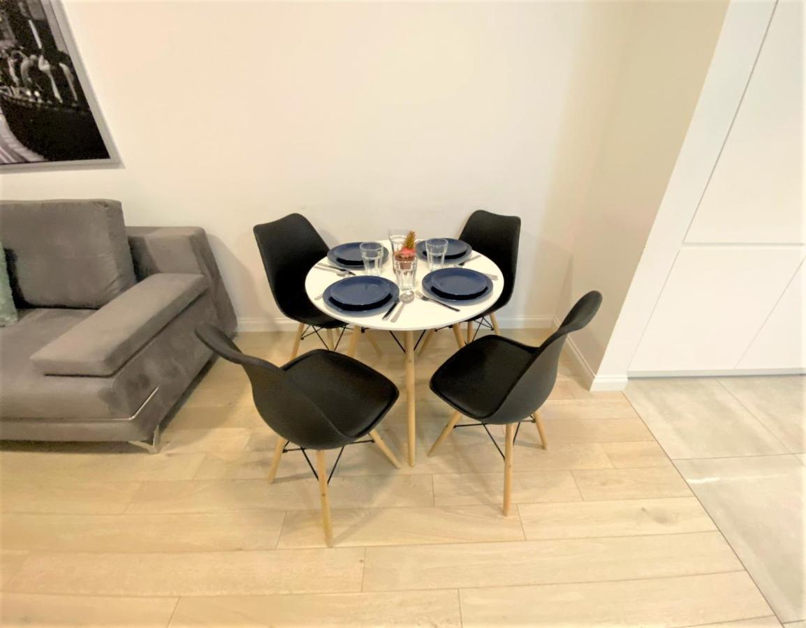 Exclusive 2Br! Apartment In Center +Netflix +Gym Варшава Экстерьер фото
